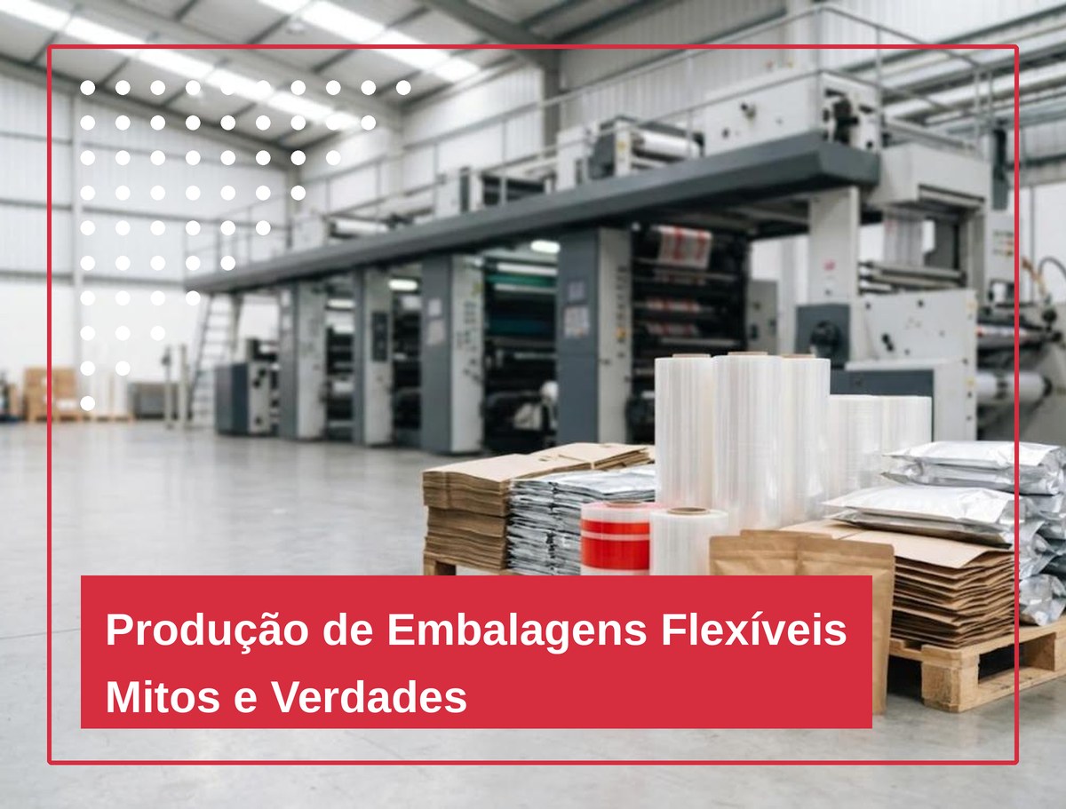 Fábrica de embalagens com máquina de impressão flexográfica, bobinas de filme e sacos pouch sobre um pallet